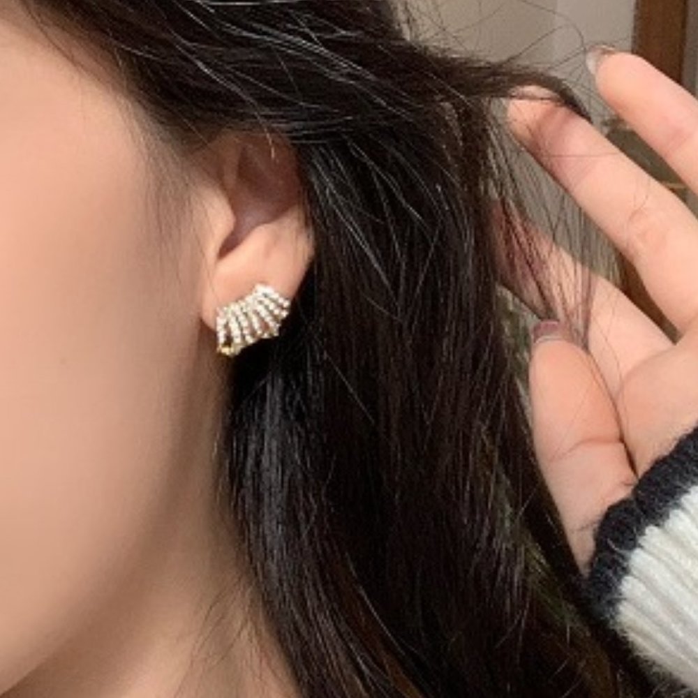 ❣️NWT Rhinestone Stud Earrings❣️ - Picture 2 of 3